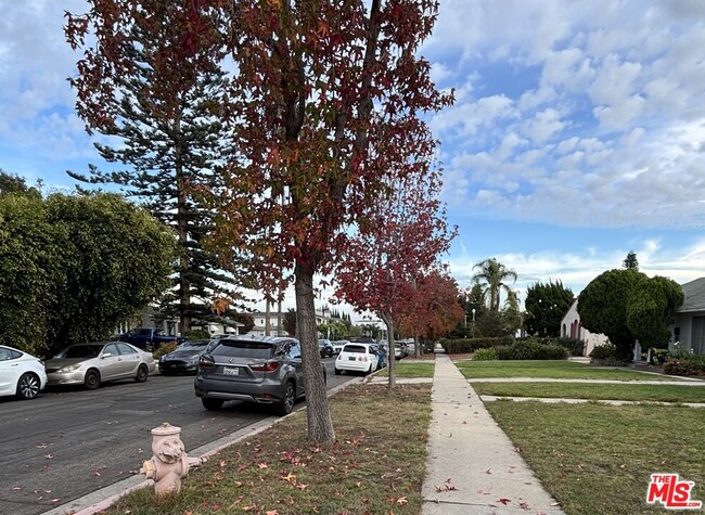 Building Photo - 1445 S Carmelina Ave