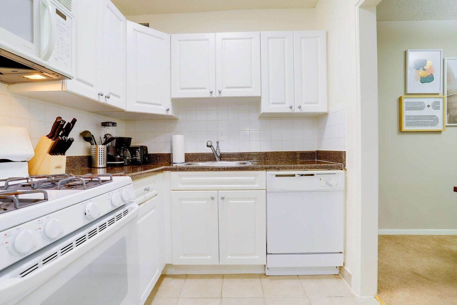 Building Photo - 1600 S Eads St