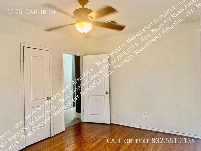 Building Photo - 1115 Caplin St