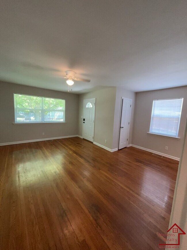 Building Photo - 209 Bermuda Dr