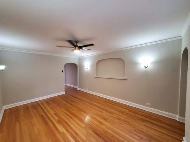 Building Photo - 5428-5430 N Kimball