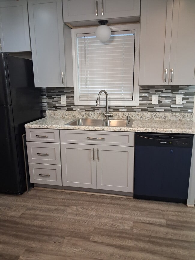Building Photo - 180 Mill Trce