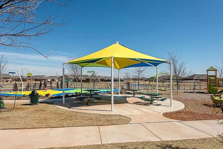 Neighborhood splash pad less than a block away - 2452 NW 190th St