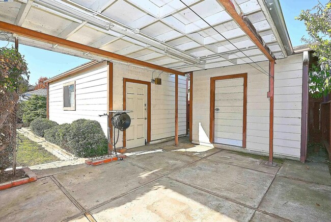 Building Photo - 314 Sparling Dr