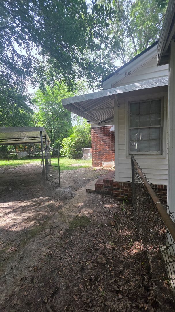 Building Photo - 211 Edison Dr