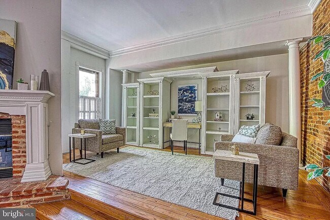 Building Photo - 400 E Cross St