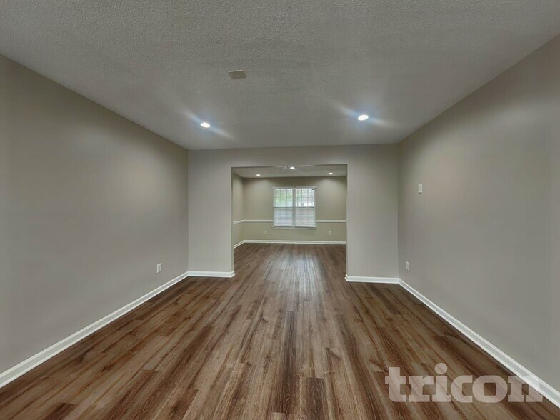 Building Photo - 589 Lakewater View Dr