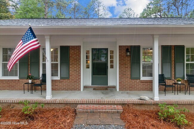 Building Photo - 450 Crestview Rd