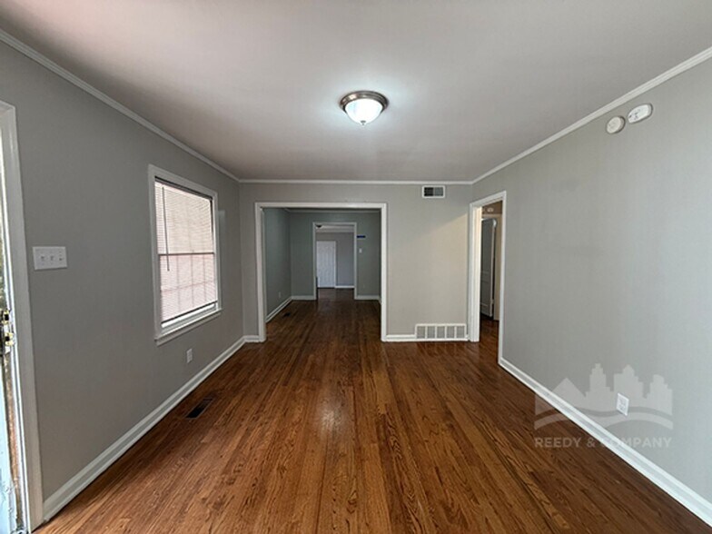 Building Photo - Your Perfect Home: Renovated 3 Bed, 1 Bath!