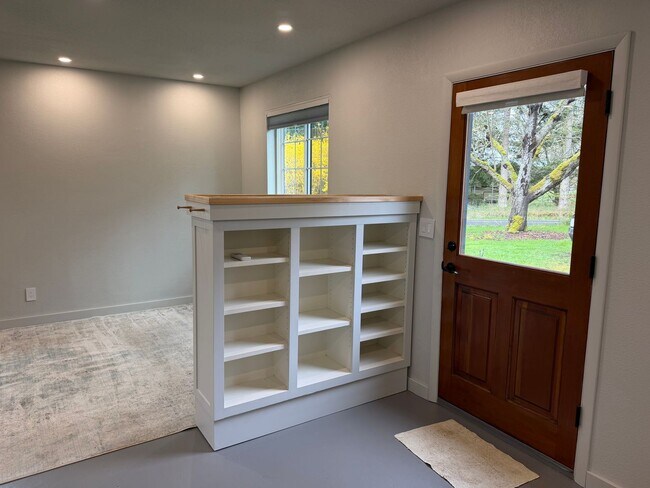 Building Photo - Updated and Stylish Studio Includes Utilities!