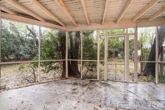 Building Photo - 8005 Horse Chestnut Ln