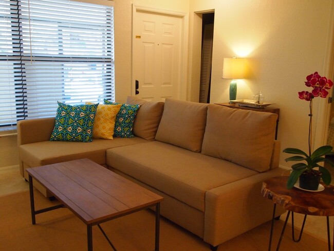 Building Photo - ** EMERALD WOODS ** 2-BED\2-BATH FIRST FLO...