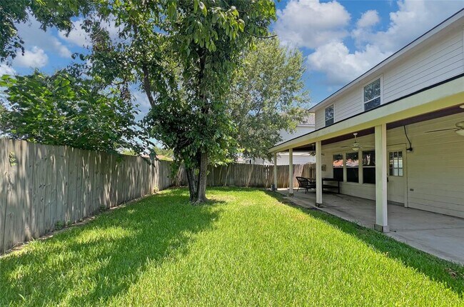 Building Photo - 16928 Scenic Knoll