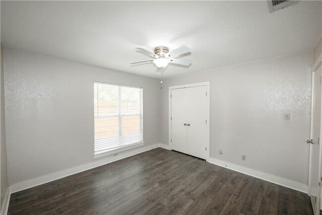 Building Photo - 1302 Danbury Square