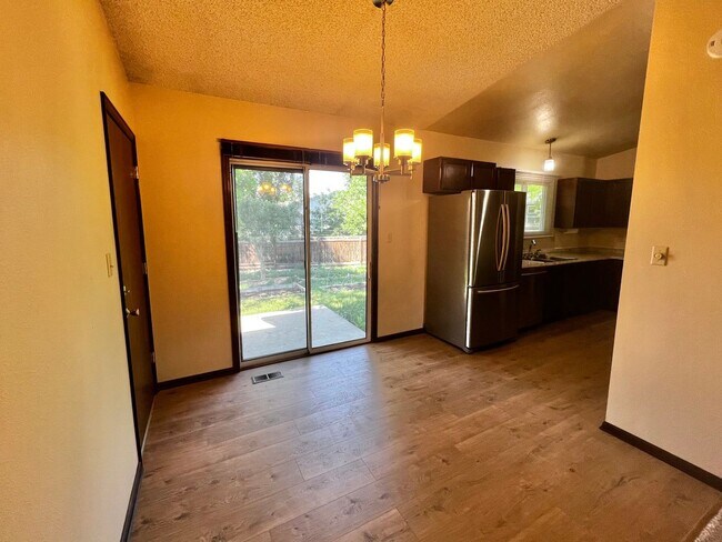 Building Photo - Beautiful 4 Bed, 2 Bath House in South Fort Collins! Avail. June 10th!