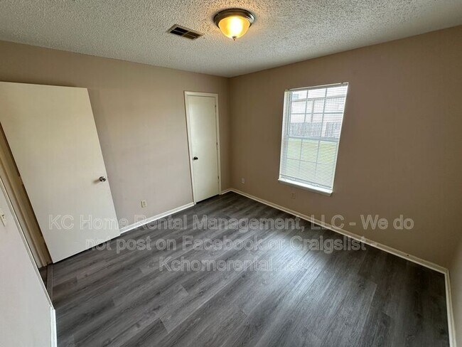 Building Photo - 838 Saddlewood St