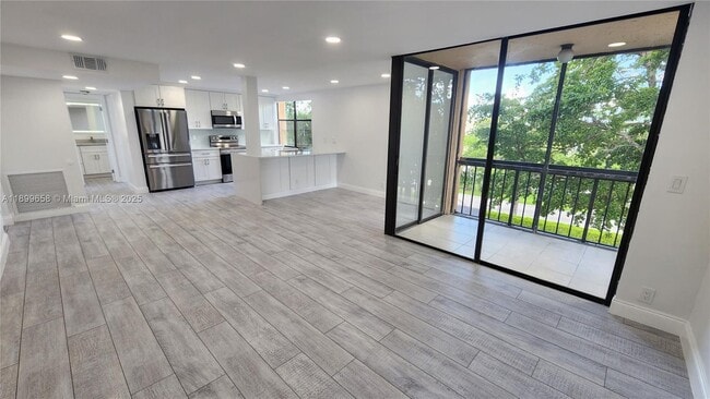 Building Photo - 750 Egret Cir