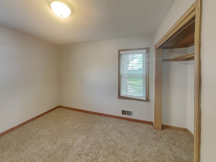 Building Photo - 2080 McKnight Rd N