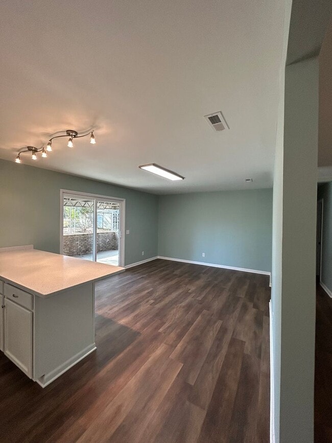 Building Photo - 103 W Emerald Dr