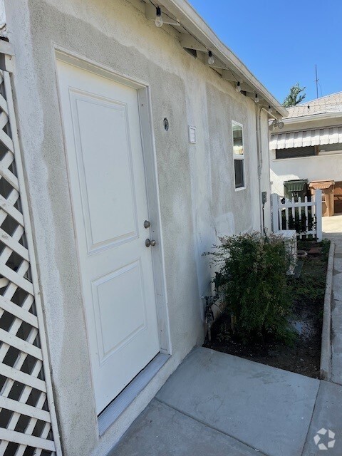 Building Photo - 136 Orange Grove Ave