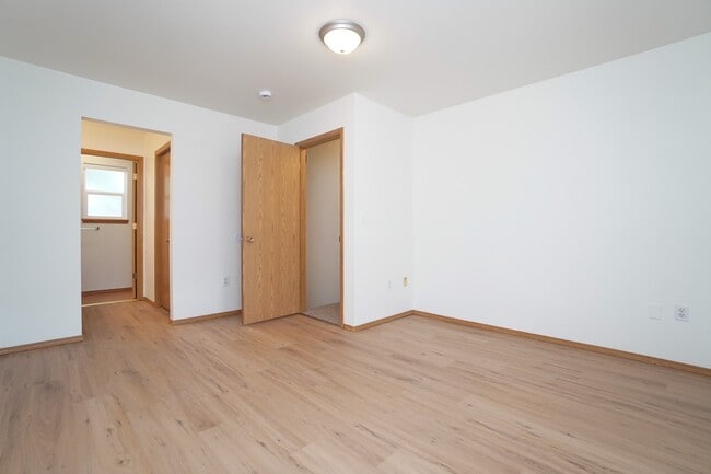 Building Photo - 231 N Paradise Ave