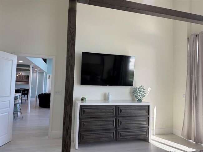 Building Photo - 200 Ocean Crest Dr