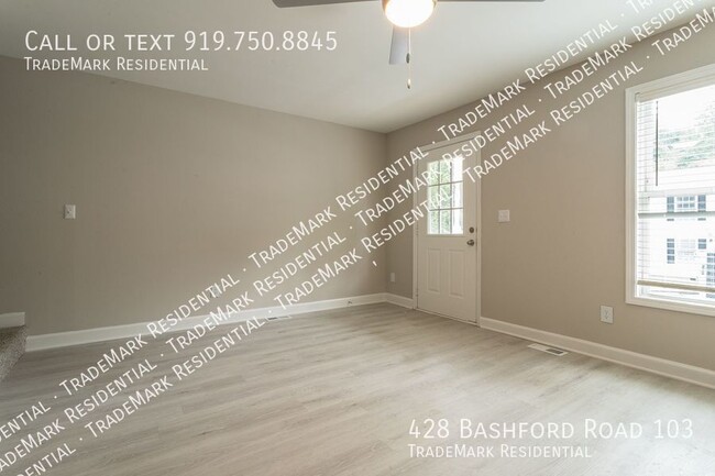 Building Photo - Modern, Renovated 4 bedroom Townhome