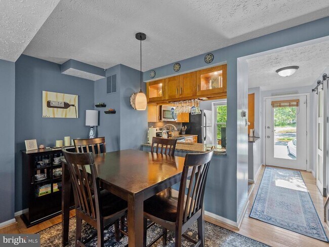 Building Photo - 1636 Fieldthorn Dr