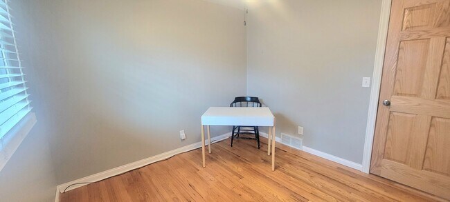 Building Photo - Small town Macon!