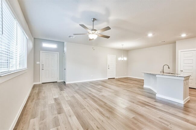 Building Photo - 25129 Pacific Wren Dr