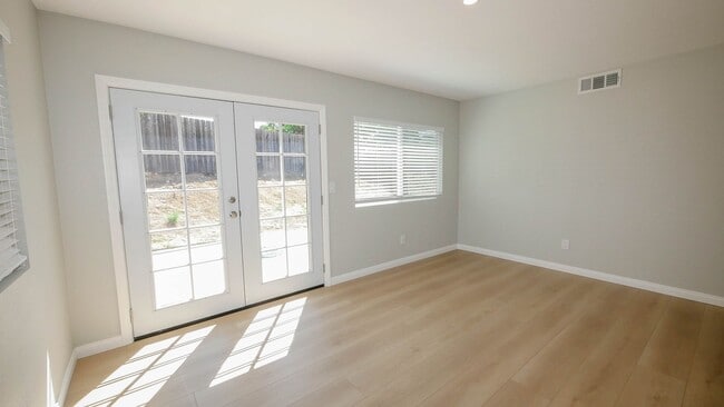 Building Photo - Fully Upgraded Mira Mesa Home w/solar panels, Garage, Washer/Dryer & Private Yard