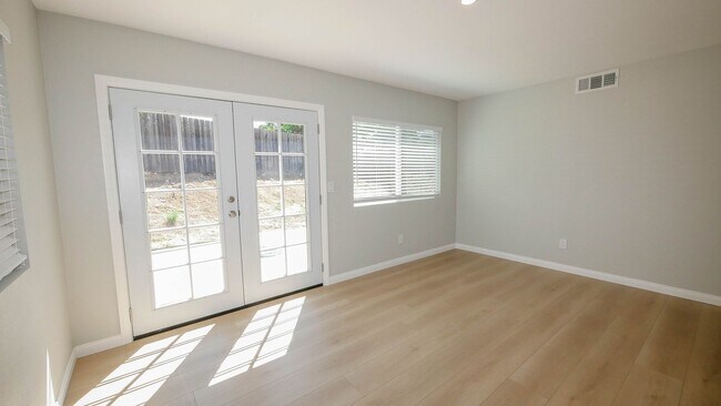 Building Photo - OPEN HOUSE, MONDAY, OCT. 20th from 1 - 1:3...