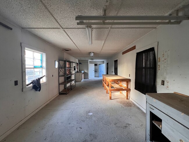 Building Photo - Cute 1 bedroom Fernley home with garage!