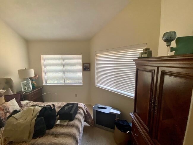 Building Photo - 215 Trailside Way