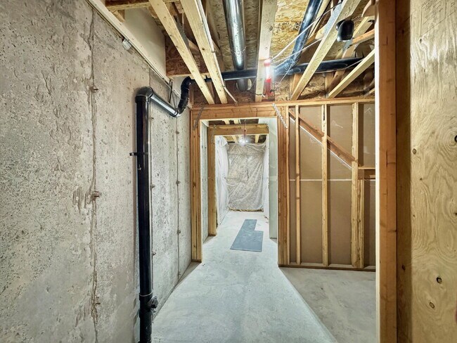Building Photo - Beautiful Townhouse in Draper - 3 BD 2.5 BA 2 GA - 2250 Square Feet