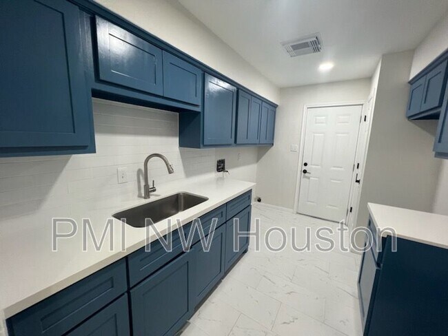 Building Photo - 2685 Gessner Rd