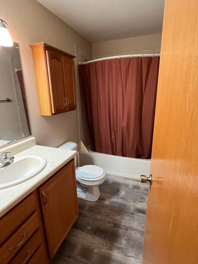 Building Photo - 4 Bedroom, 3 Bathroom Home for Rent