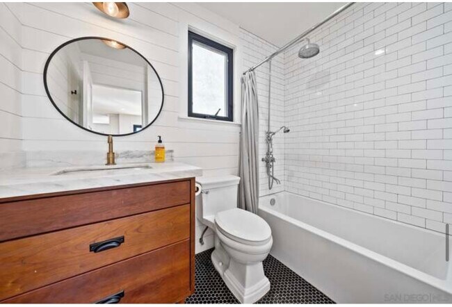 Building Photo - 229 Carnation Ave