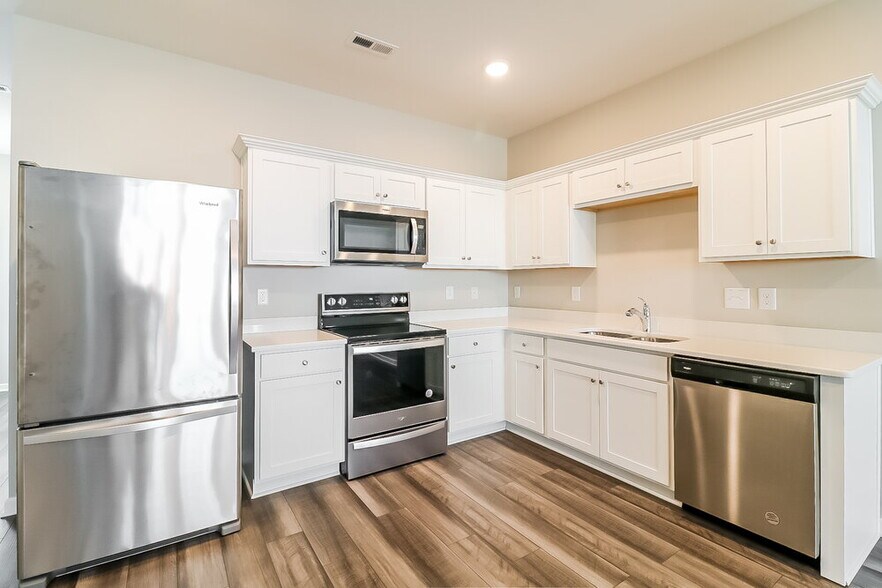 Building Photo - 539 Landing View Dr
