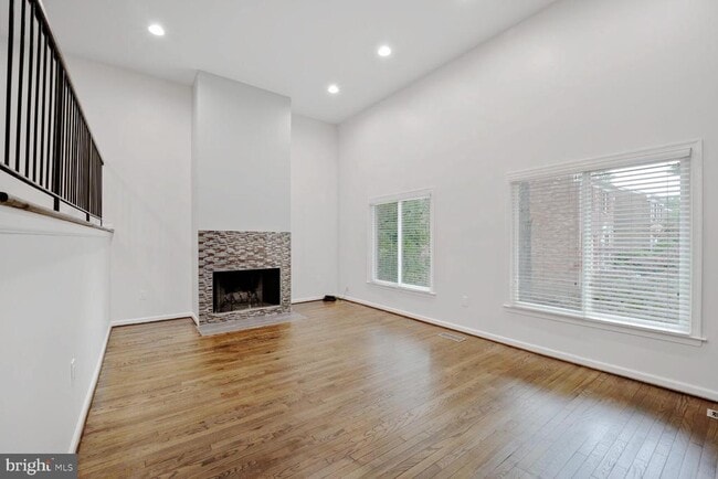 Building Photo - 6929 Mclean Park Manor Ct