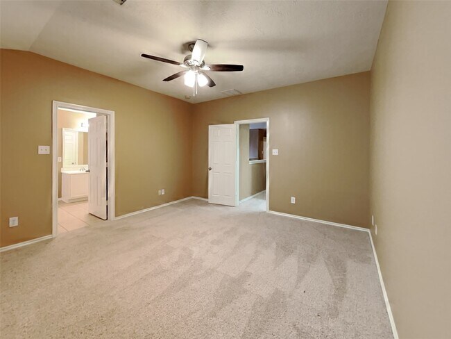 Building Photo - 6220 Stoney Creek Dr