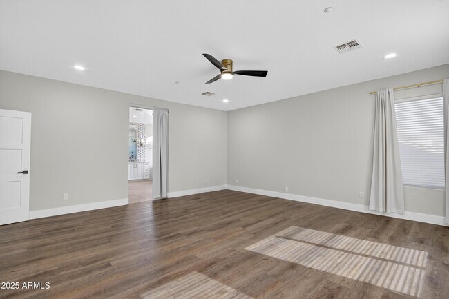 Building Photo - 10587 E Sheena Dr