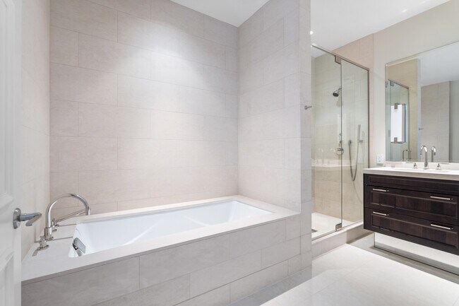 Building Photo - 118 E Erie St