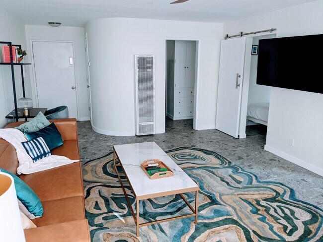 Entry and hall to bath - 308 Seaview St