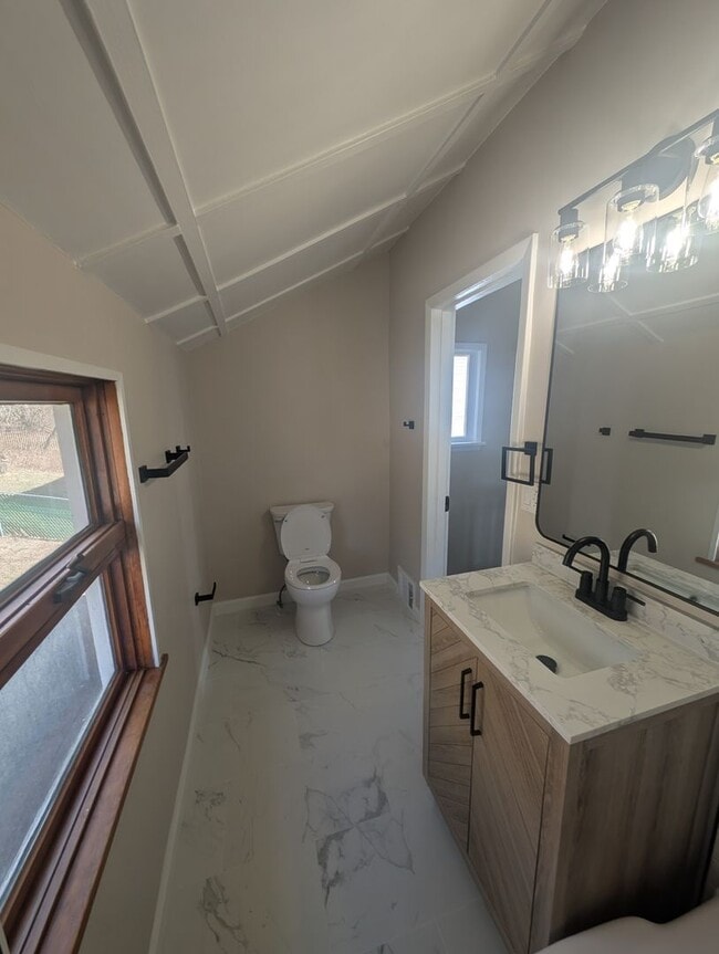 Building Photo - Newly Renovated 2 Bed, 1 Bath Home in Crafton -- AVAILABLE NOW!