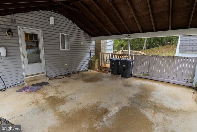 Building Photo - 8905 Bluffwood Ln