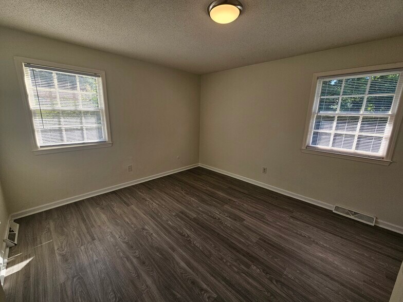 Building Photo - 404 Millhouse Rd