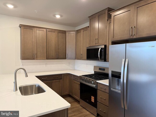 Building Photo - 777 Platinum Dr