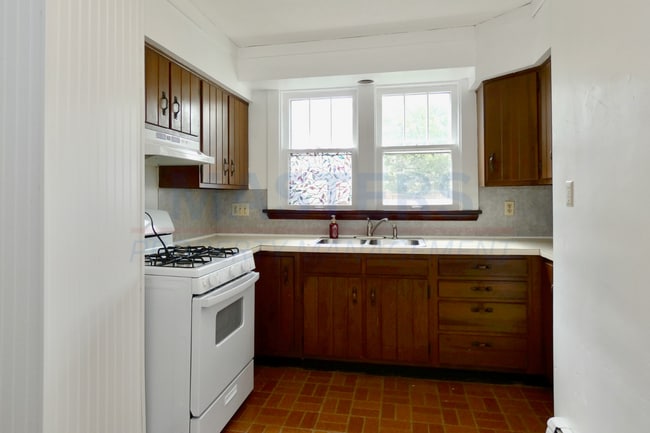 Building Photo - 1506 South Ave