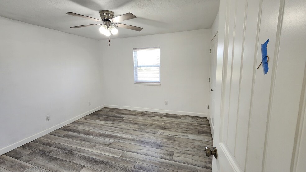 Building Photo - 499 Perrey Dr